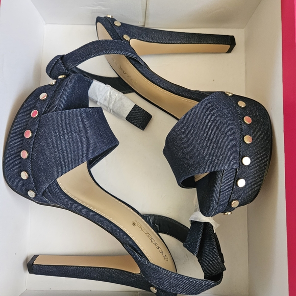 Elegant Denim High Heel Sandals - Picture 2 of 2